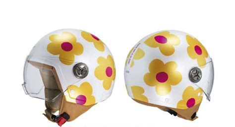 Cascos – AGATHA RUIZ DE LA PRADA.